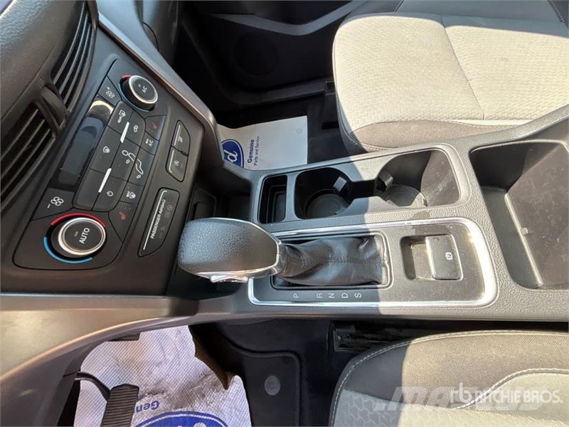 Ford Escape Automašīnas
