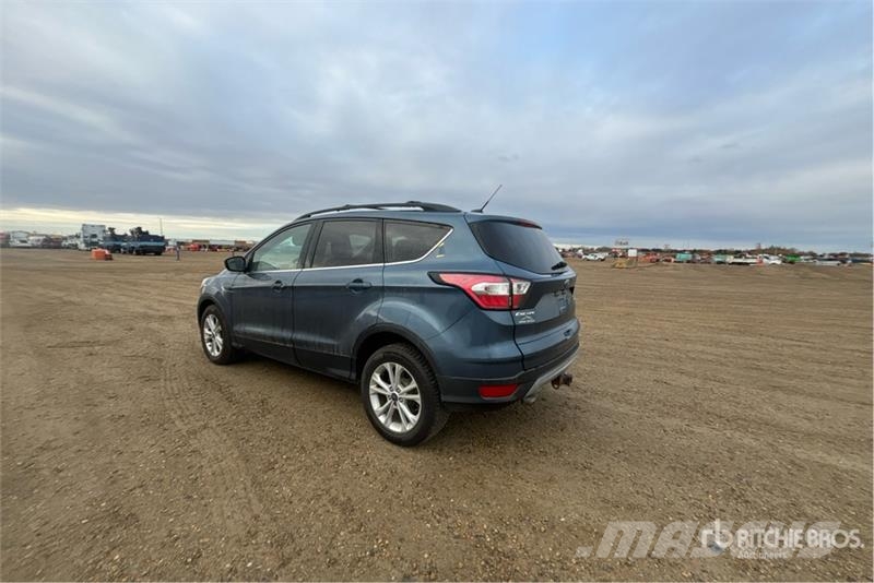 Ford Escape سيارات