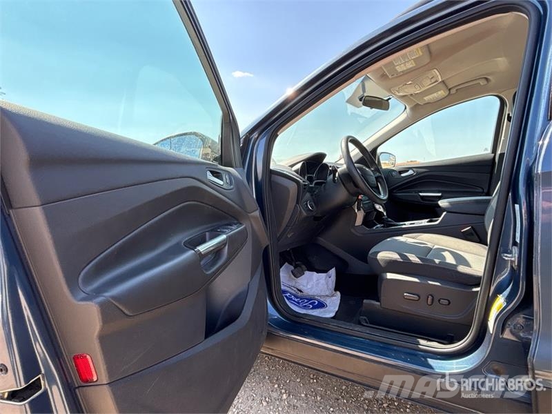 Ford Escape Automašīnas