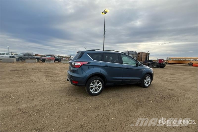Ford Escape سيارات