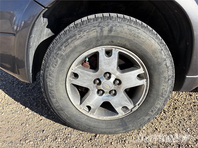 Ford Escape 4WD SUV Kistehergépjárművek