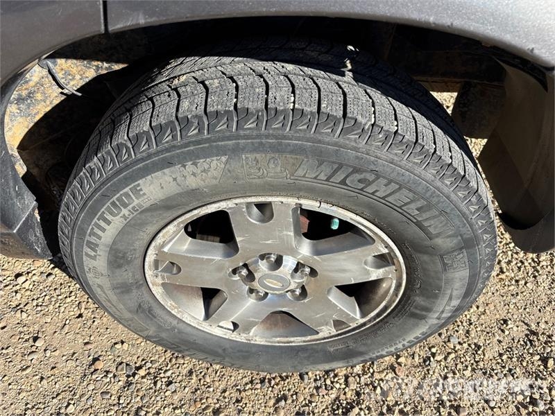 Ford Escape 4WD SUV Kistehergépjárművek