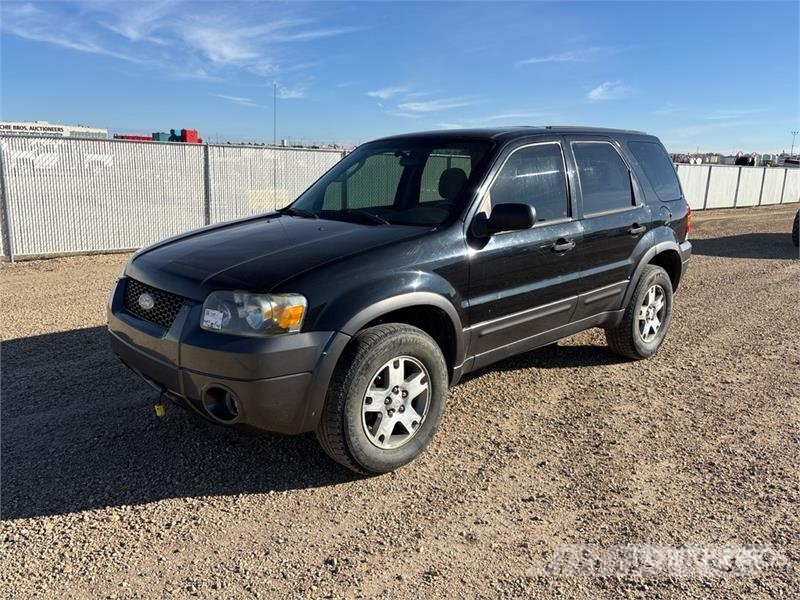 Ford Escape 4WD SUV Kistehergépjárművek