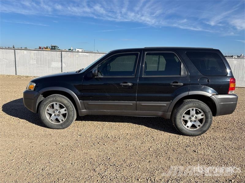 Ford Escape 4WD SUV Kistehergépjárművek