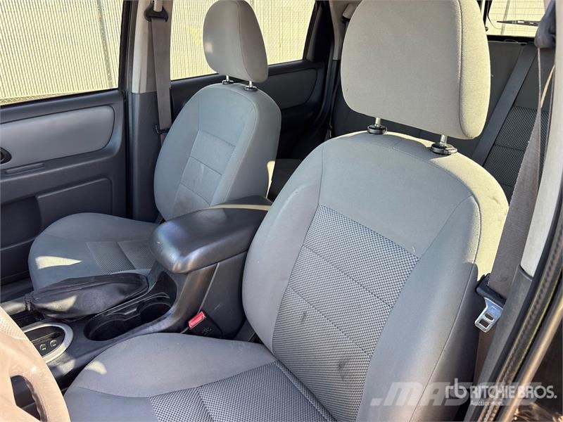 Ford Escape 4WD SUV Kistehergépjárművek