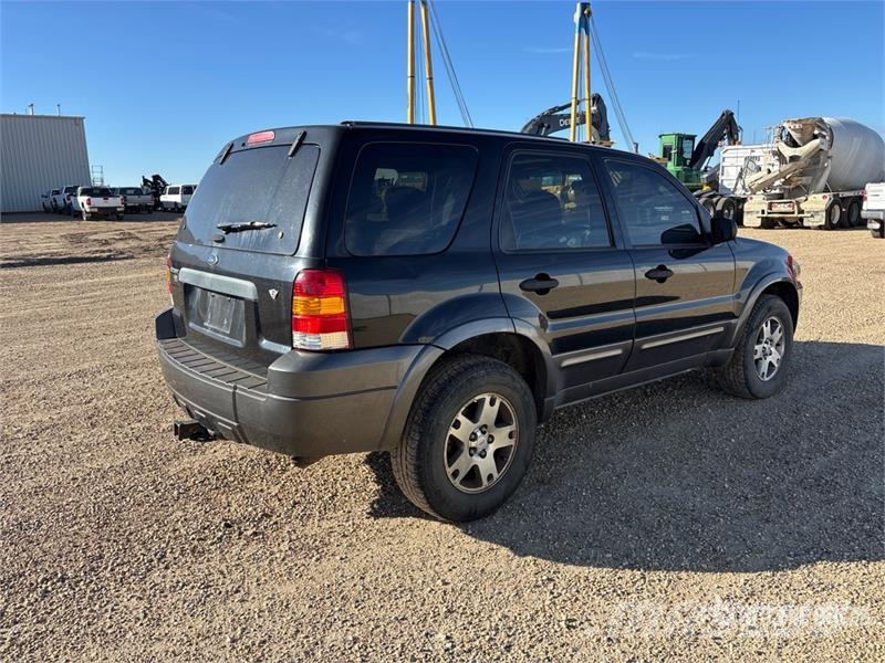 Ford Escape 4WD SUV Kistehergépjárművek