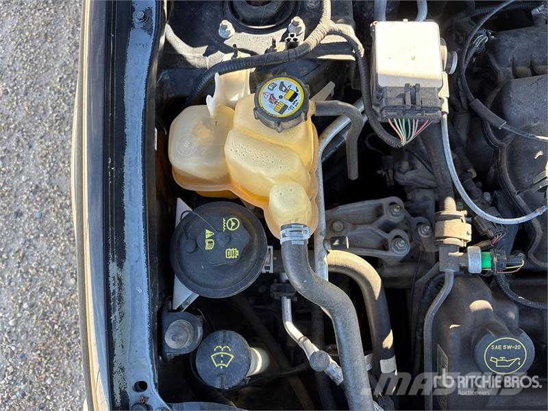 Ford Escape 4WD SUV Kistehergépjárművek