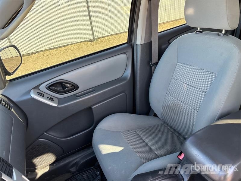 Ford Escape 4WD SUV Kistehergépjárművek