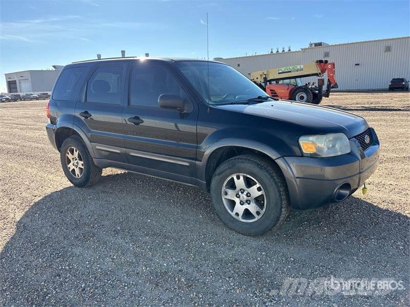 Ford Escape 4WD SUV Kistehergépjárművek