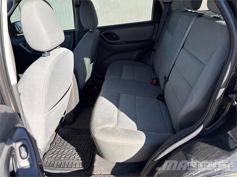 Ford Escape 4WD SUV Kistehergépjárművek