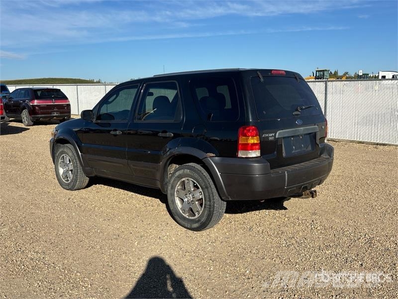 Ford Escape 4WD SUV Kistehergépjárművek