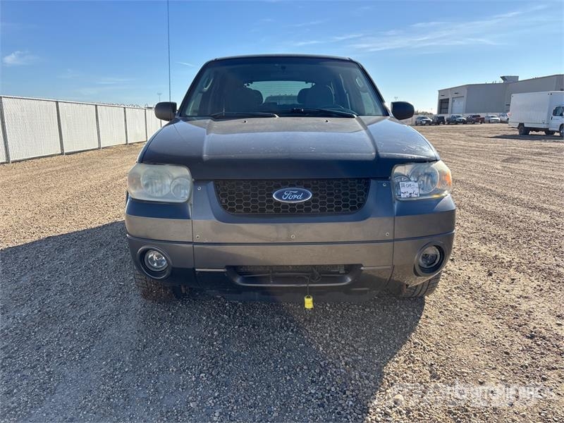 Ford Escape 4WD SUV Kistehergépjárművek