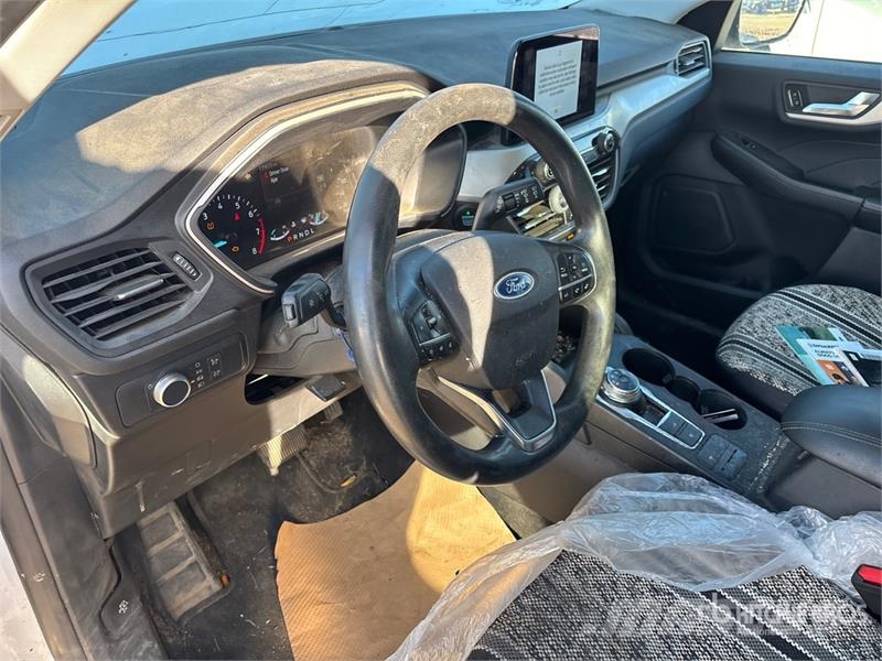 Ford Escape SE AWD SUV Kistehergépjárművek