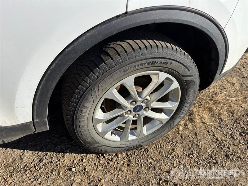 Ford Escape SE AWD SUV Kistehergépjárművek