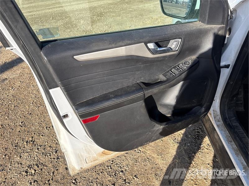 Ford Escape SE AWD SUV Kistehergépjárművek