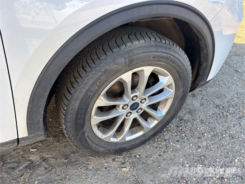 Ford Escape SE AWD SUV Kistehergépjárművek