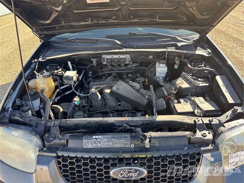 Ford Escape XLT 4WD SUV Automobili
