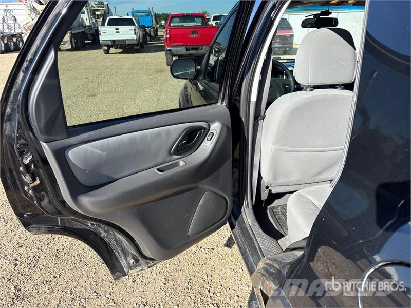 Ford Escape XLT 4WD SUV Automobili