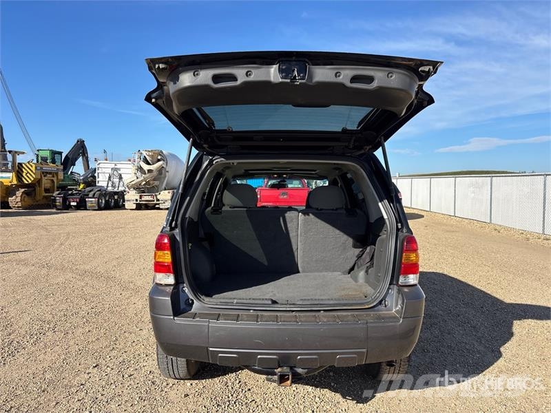 Ford Escape XLT 4WD SUV Automobili