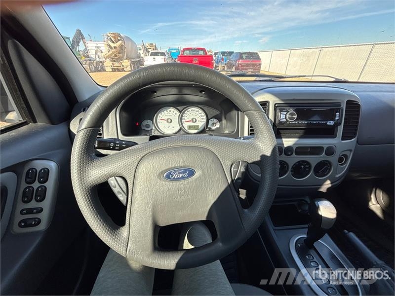 Ford Escape XLT 4WD SUV Automobili