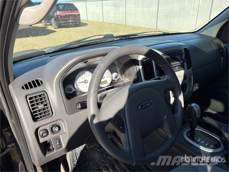 Ford Escape XLT 4WD SUV Automobili
