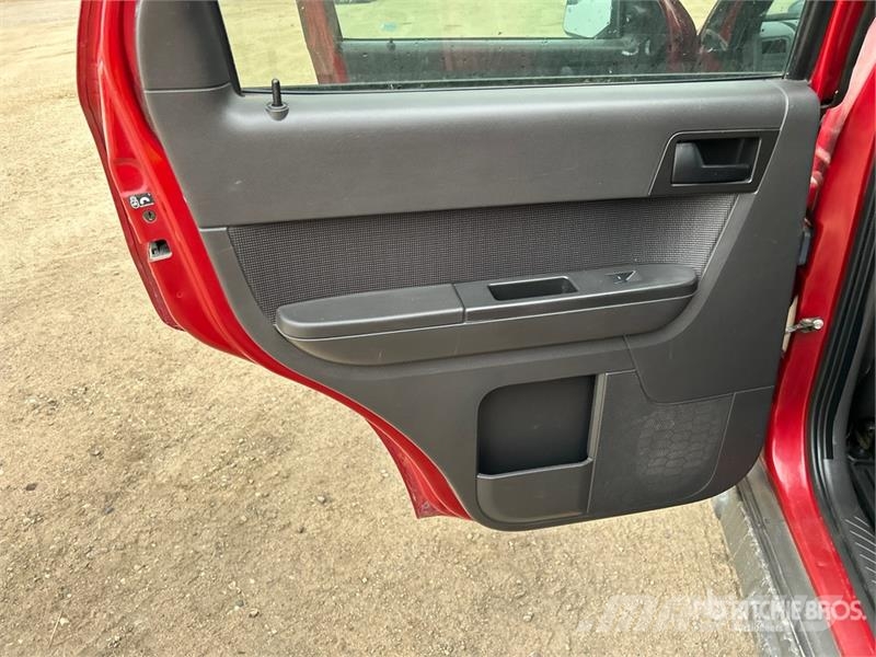 Ford Escape XLT AWD SUV سيارات