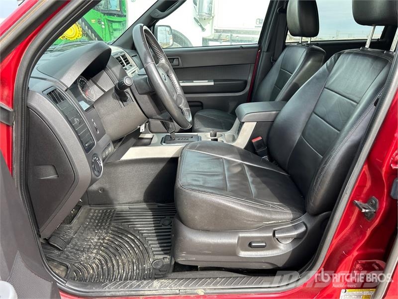 Ford Escape XLT AWD SUV سيارات