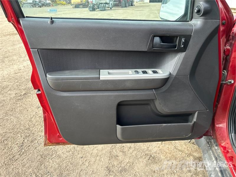 Ford Escape XLT AWD SUV سيارات