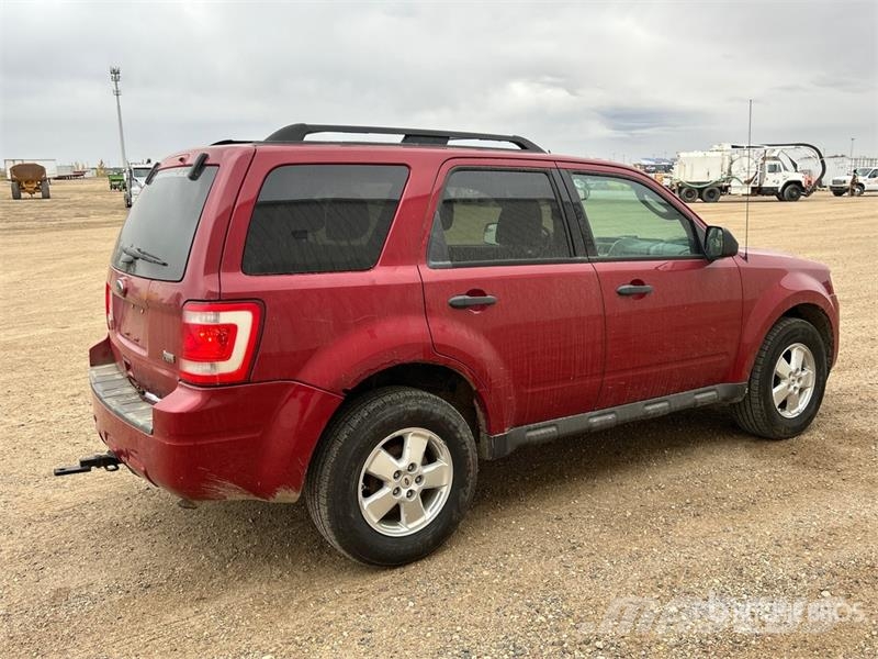 Ford Escape XLT AWD SUV سيارات