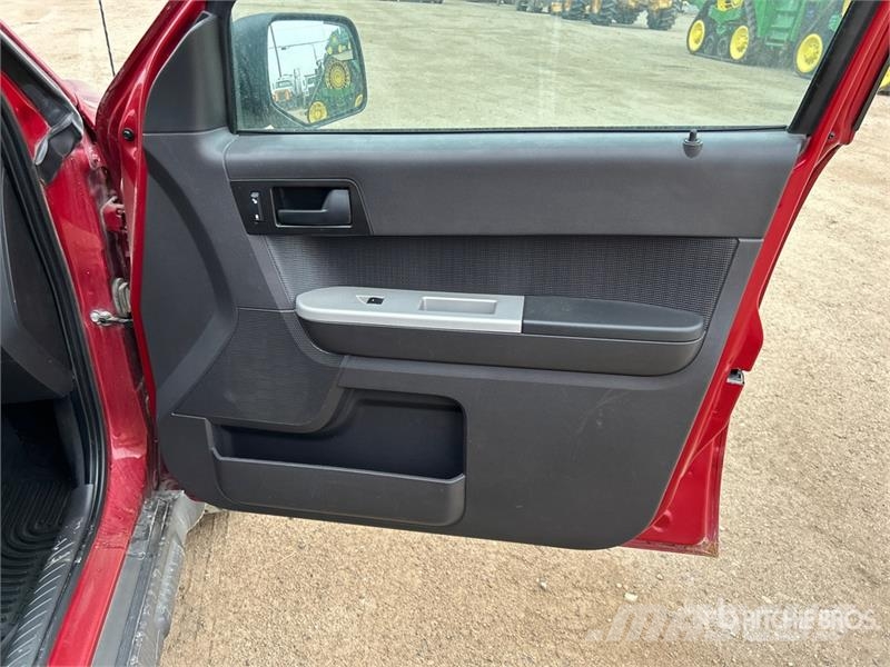 Ford Escape XLT AWD SUV سيارات