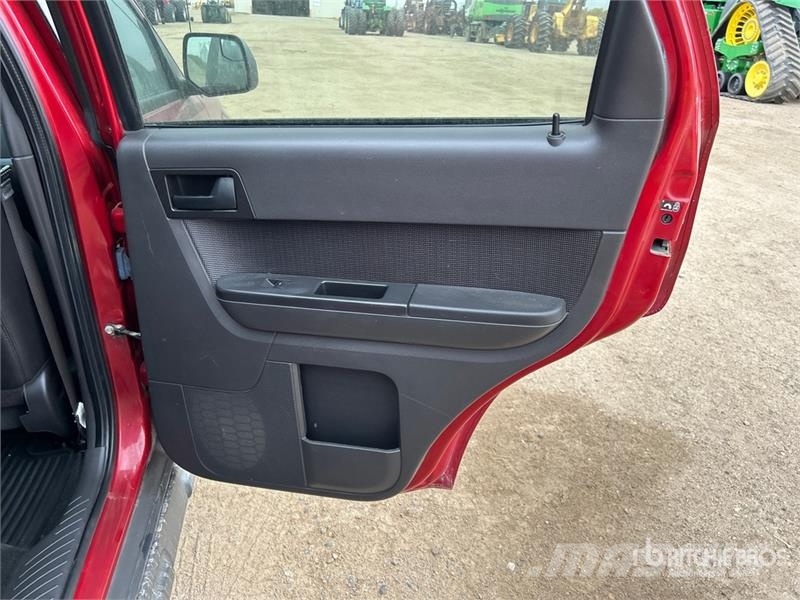 Ford Escape XLT AWD SUV سيارات