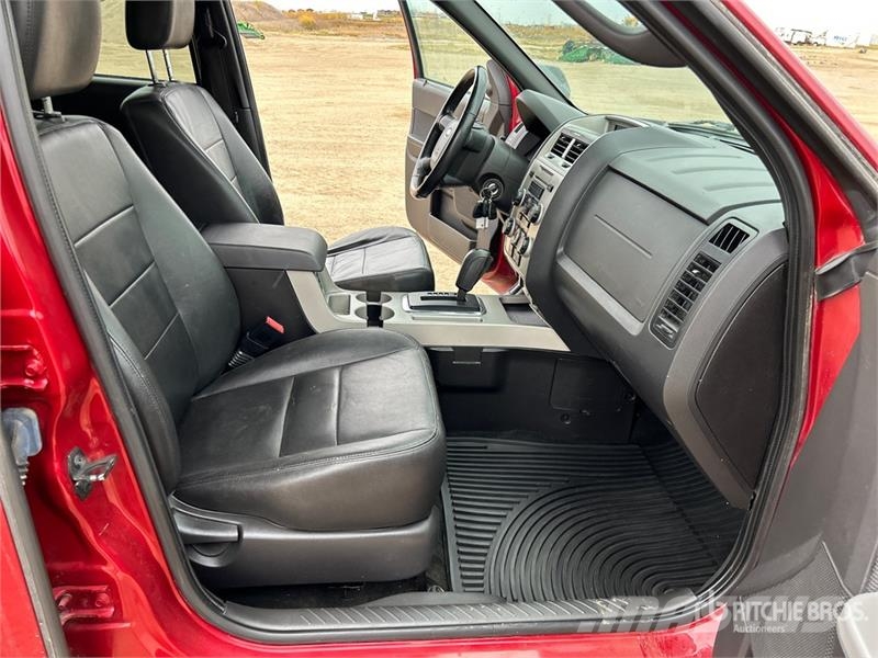 Ford Escape XLT AWD SUV سيارات