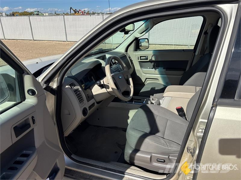 Ford Escape XLT SUV Biler