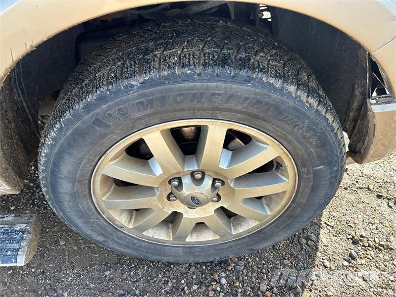 Ford Expedition XLT 4WD SUV سيارات