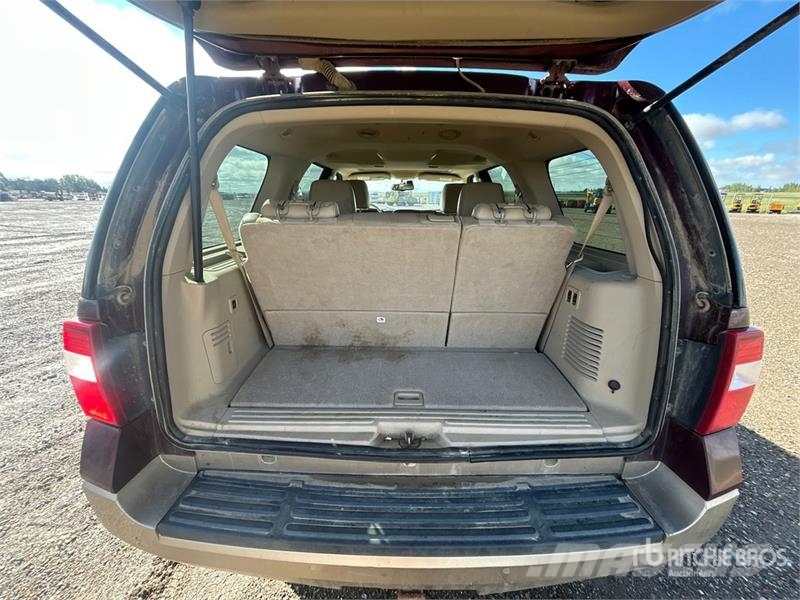 Ford Expedition XLT 4WD SUV سيارات