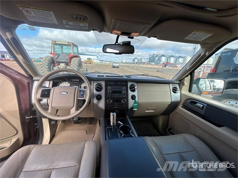Ford Expedition XLT 4WD SUV سيارات