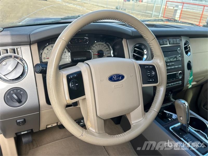 Ford Expedition XLT 4WD SUV سيارات