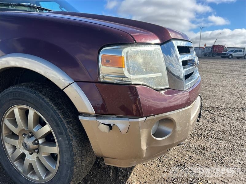 Ford Expedition XLT 4WD SUV سيارات