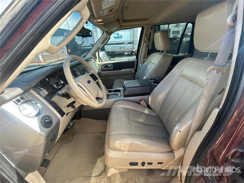 Ford Expedition XLT 4WD SUV سيارات