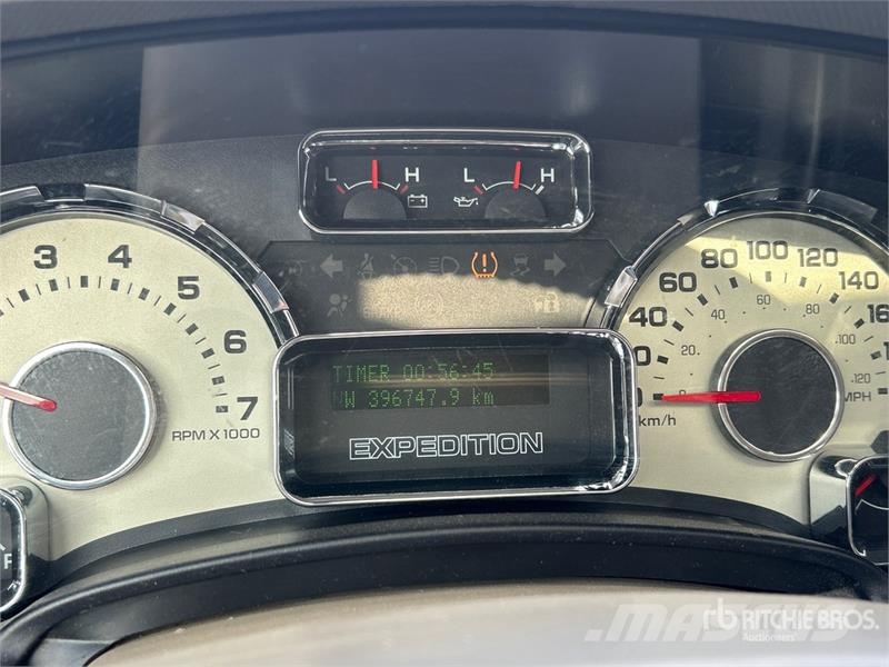 Ford Expedition XLT 4WD SUV سيارات
