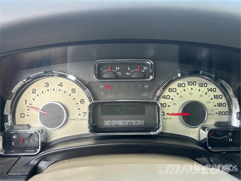 Ford Expedition XLT 4WD SUV سيارات