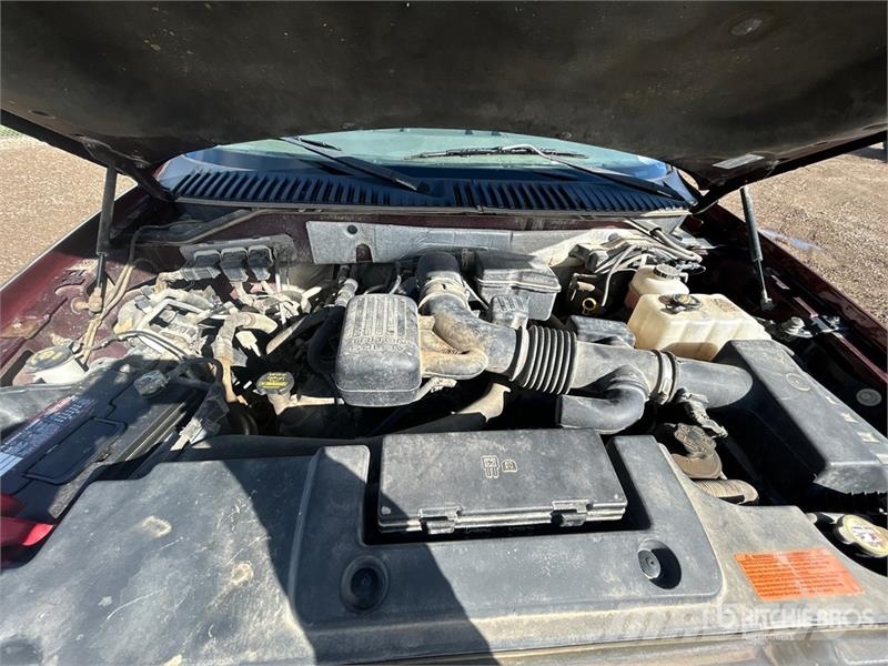 Ford Expedition XLT 4WD SUV سيارات