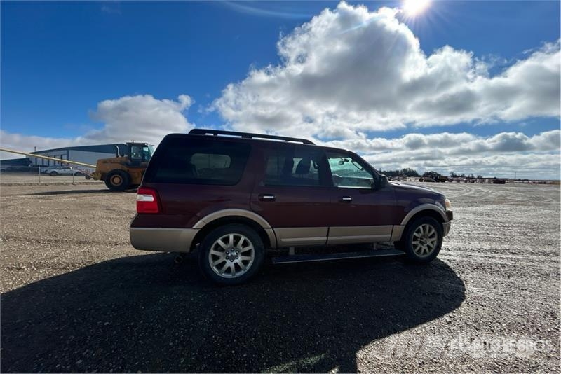 Ford Expedition XLT 4WD SUV سيارات