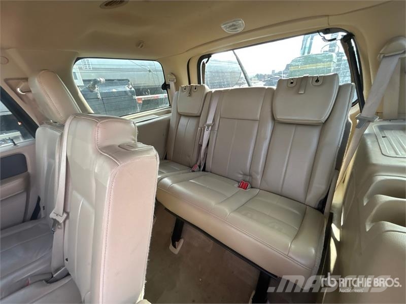 Ford Expedition XLT 4WD SUV سيارات