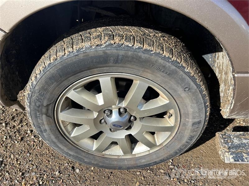 Ford Expedition XLT 4WD SUV سيارات