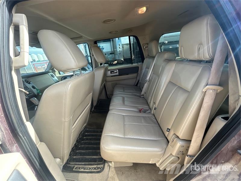 Ford Expedition XLT 4WD SUV سيارات