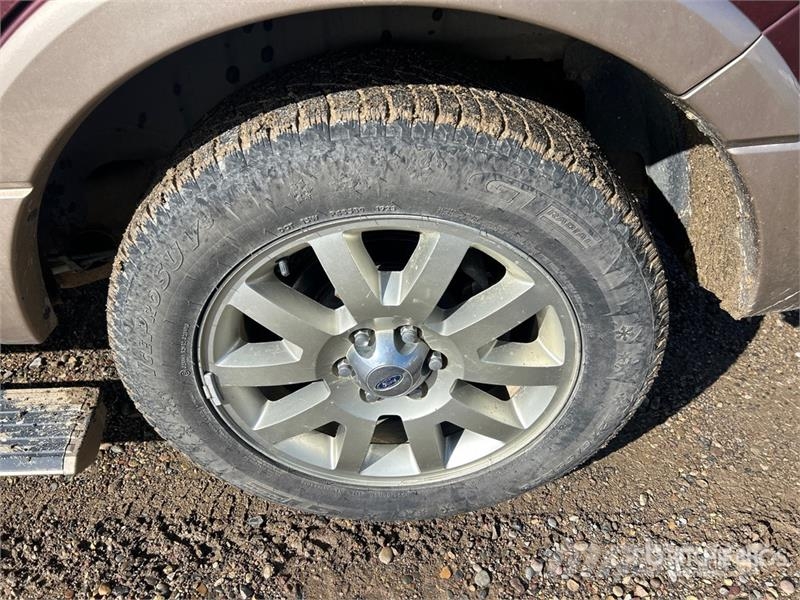 Ford Expedition XLT 4WD SUV سيارات