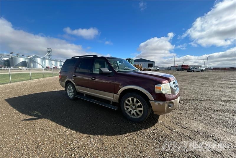 Ford Expedition XLT 4WD SUV سيارات