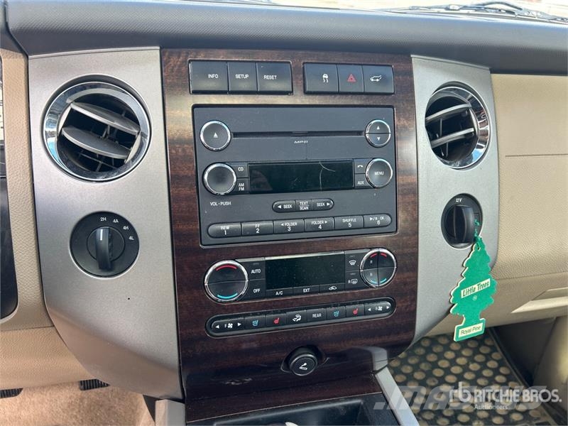 Ford Expedition XLT 4WD SUV سيارات