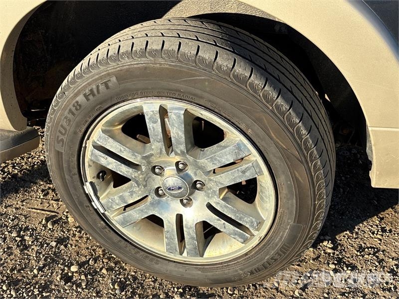 Ford Explorer Samochody osobowe